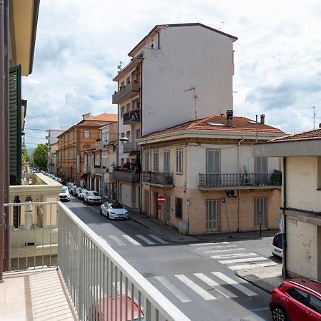 La Suite 2 Ondina Viareggio 200M From Sea - Happy Rentals Zewnętrze zdjęcie