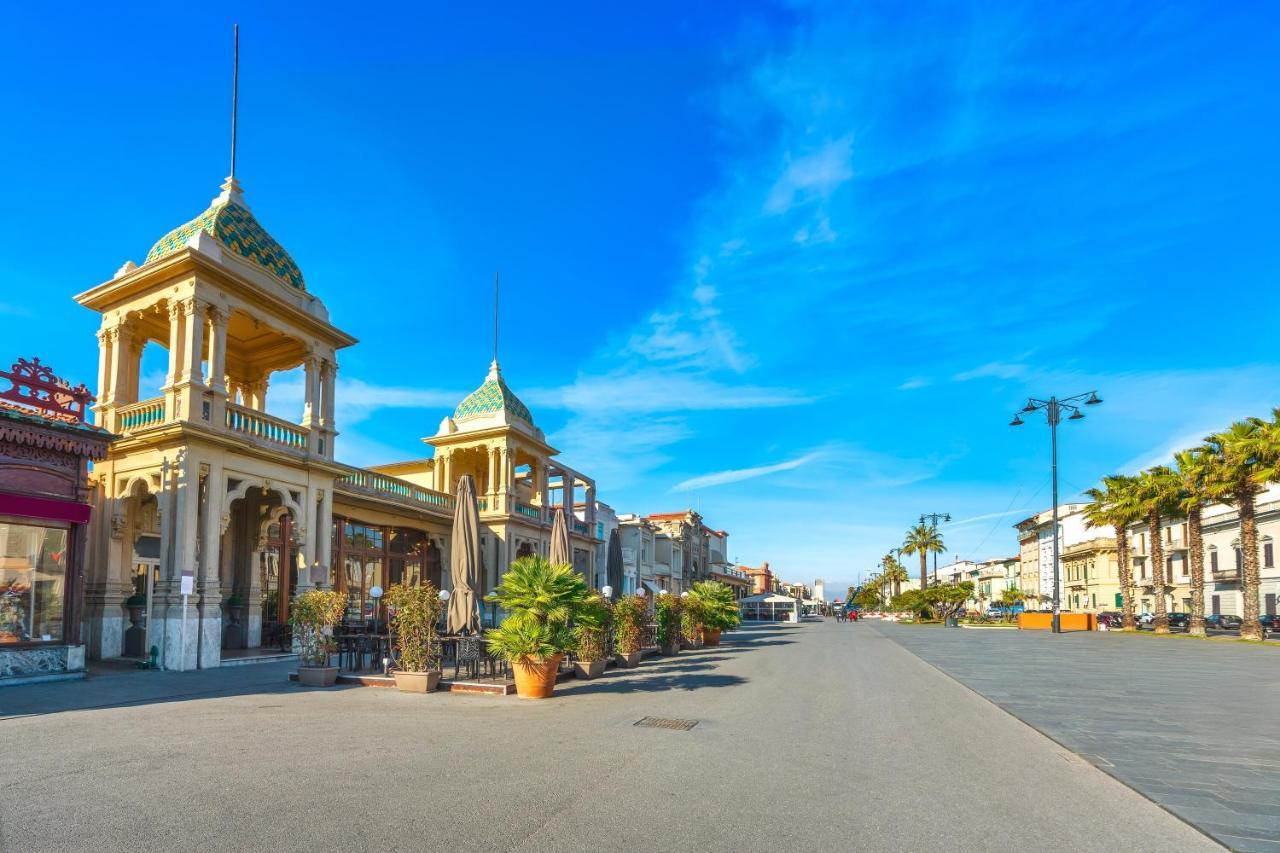 La Suite 2 Ondina Viareggio 200M From Sea - Happy Rentals Zewnętrze zdjęcie