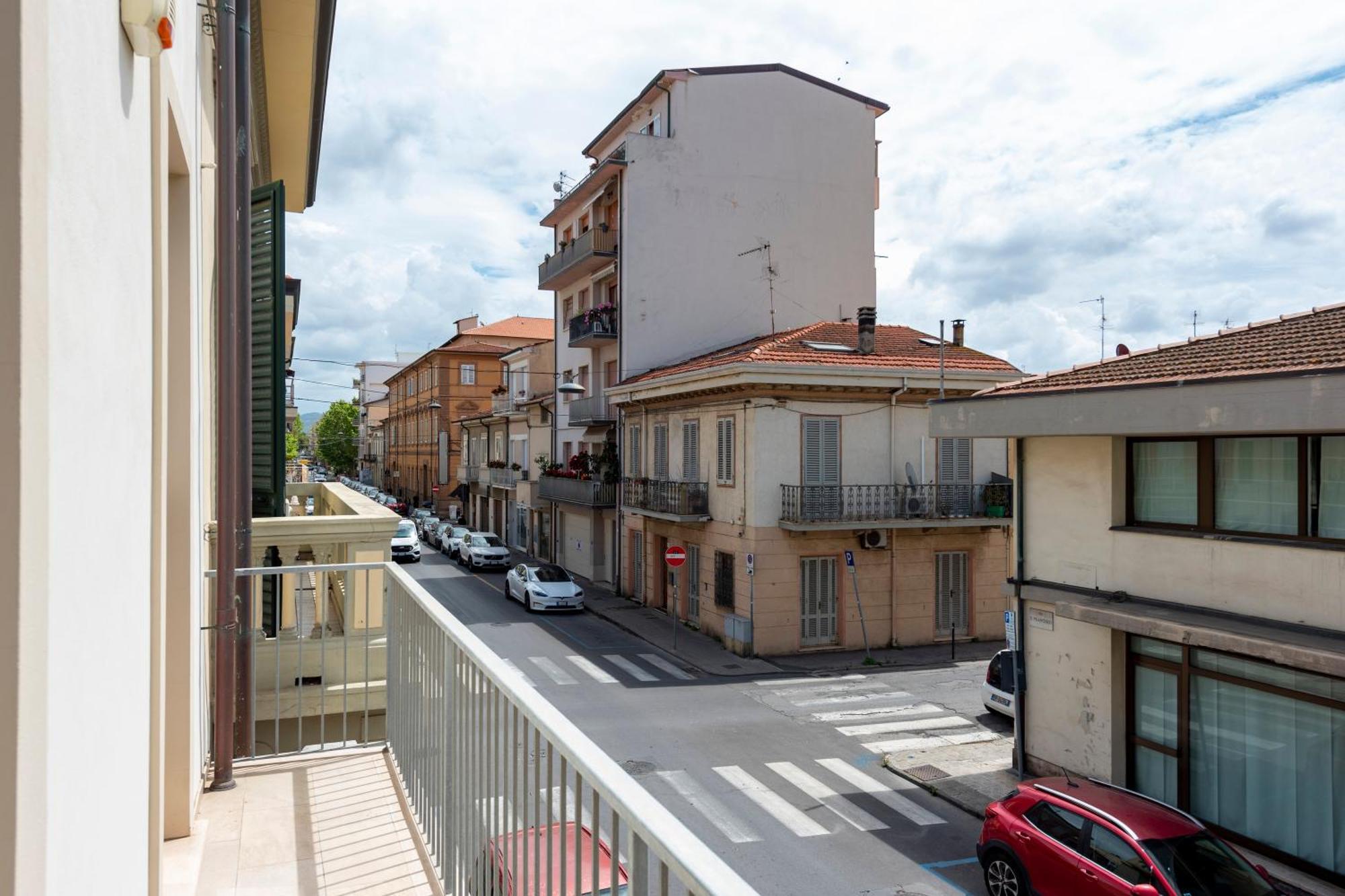 La Suite 2 Ondina Viareggio 200M From Sea - Happy Rentals Zewnętrze zdjęcie